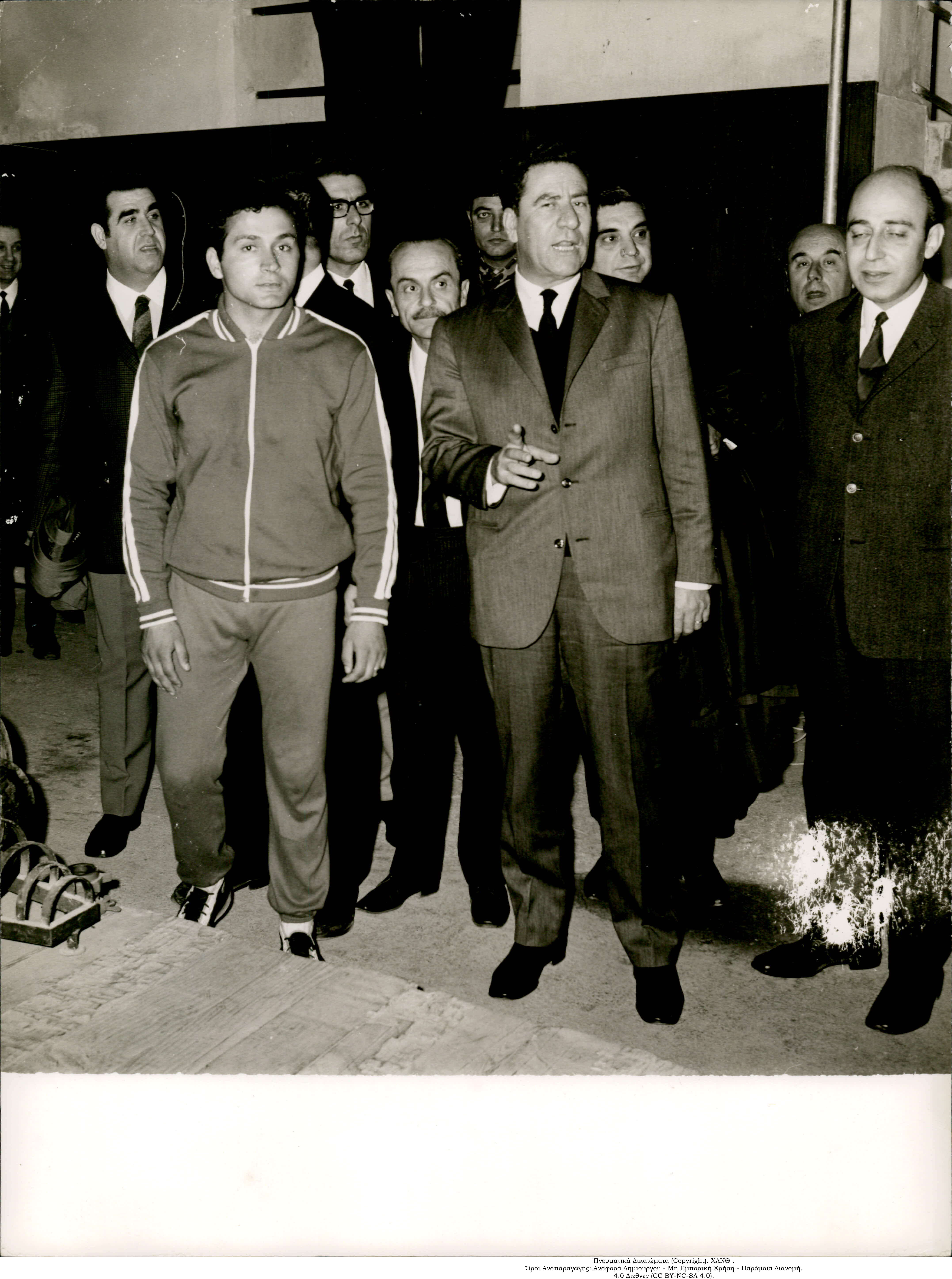 Ξενάγηση του Στρατιωτικού Κωνσταντίνου Ασλανίδη στις Εγκαταστάσεις της ΧΑΝΘ και συγκεκριμένα στο Κλειστό Γήπεδο Μπάσκετ